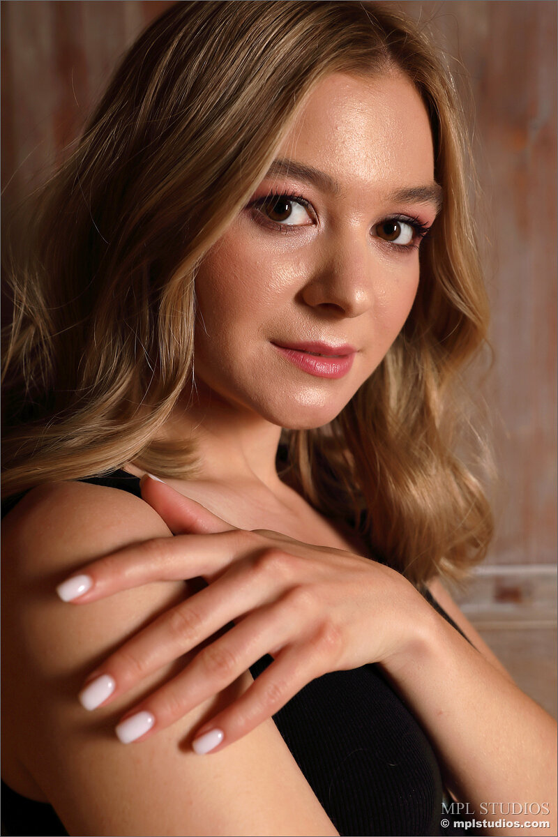 Нина, 22